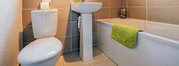 Fitting a magnetically attachable bath panel